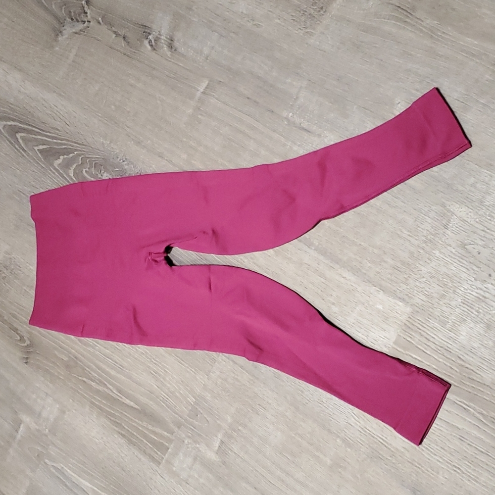 Lululemon Athletica Zone in Compression Tight Crop pant legging size 2